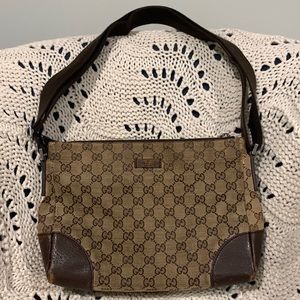Authentic Gucci supreme canvas crossbody/ shoulder bag